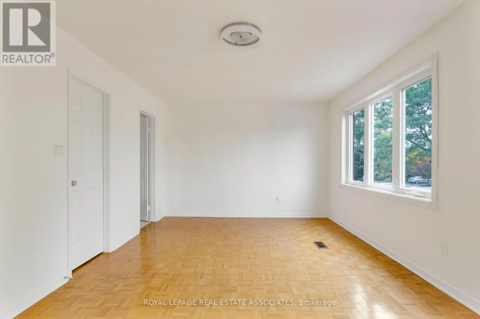 1410 WAKEHURST CRESCENT