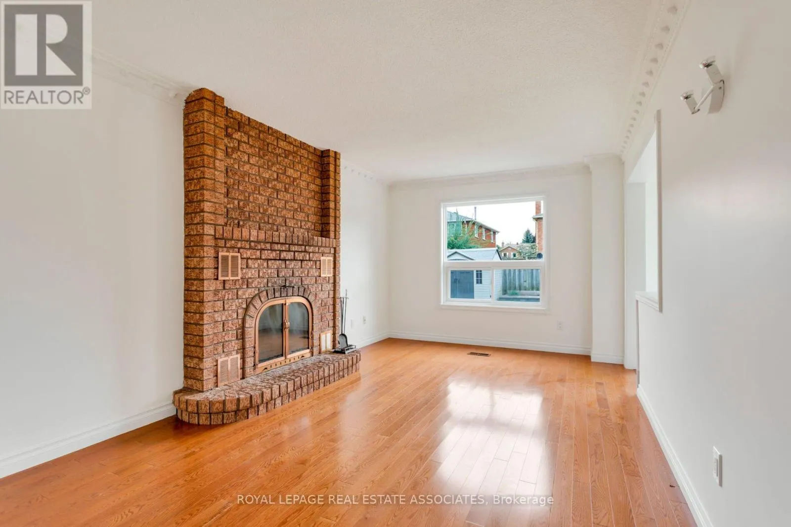 1410 WAKEHURST CRESCENT