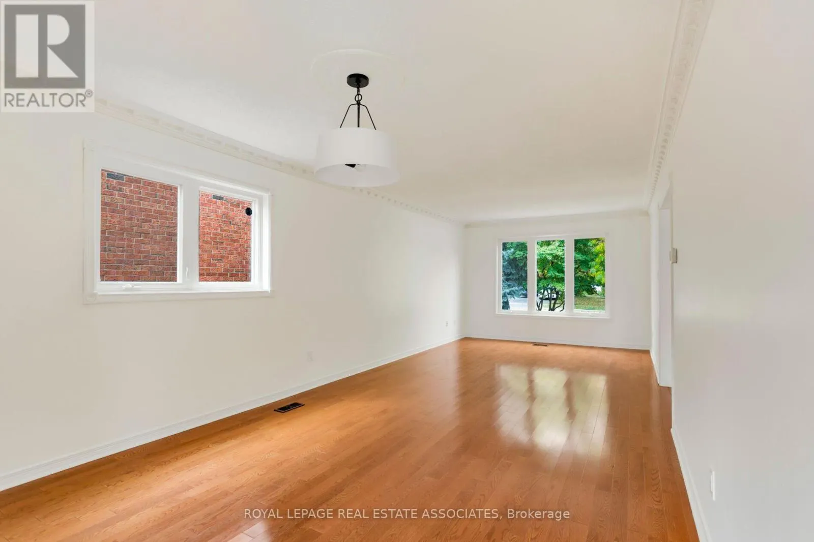 1410 WAKEHURST CRESCENT