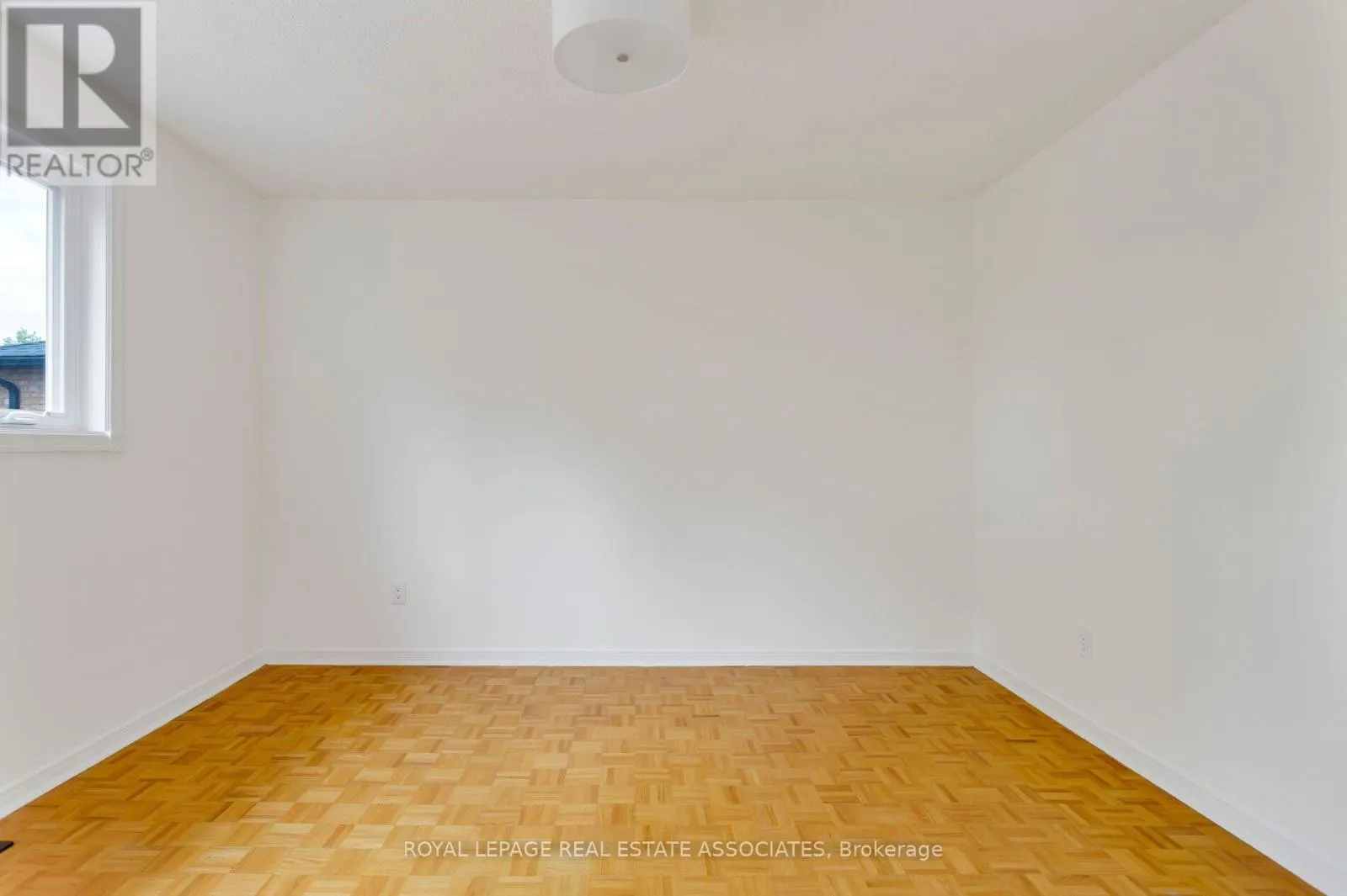 1410 WAKEHURST CRESCENT