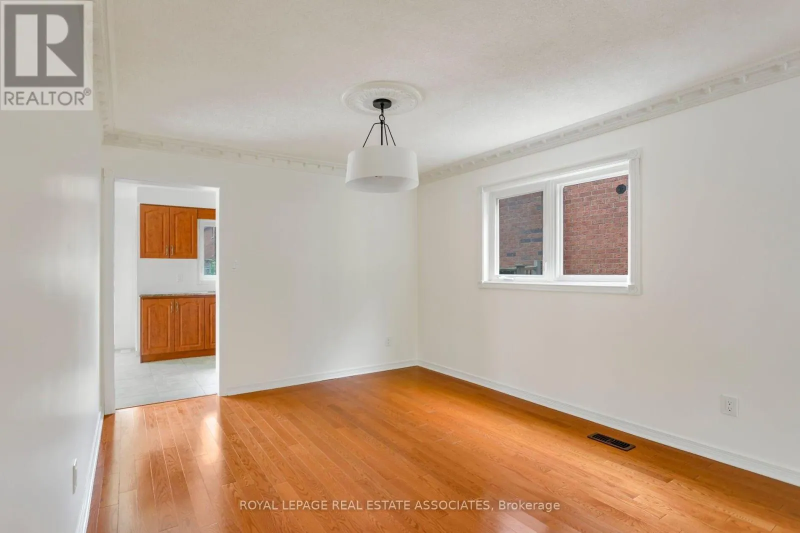 1410 WAKEHURST CRESCENT