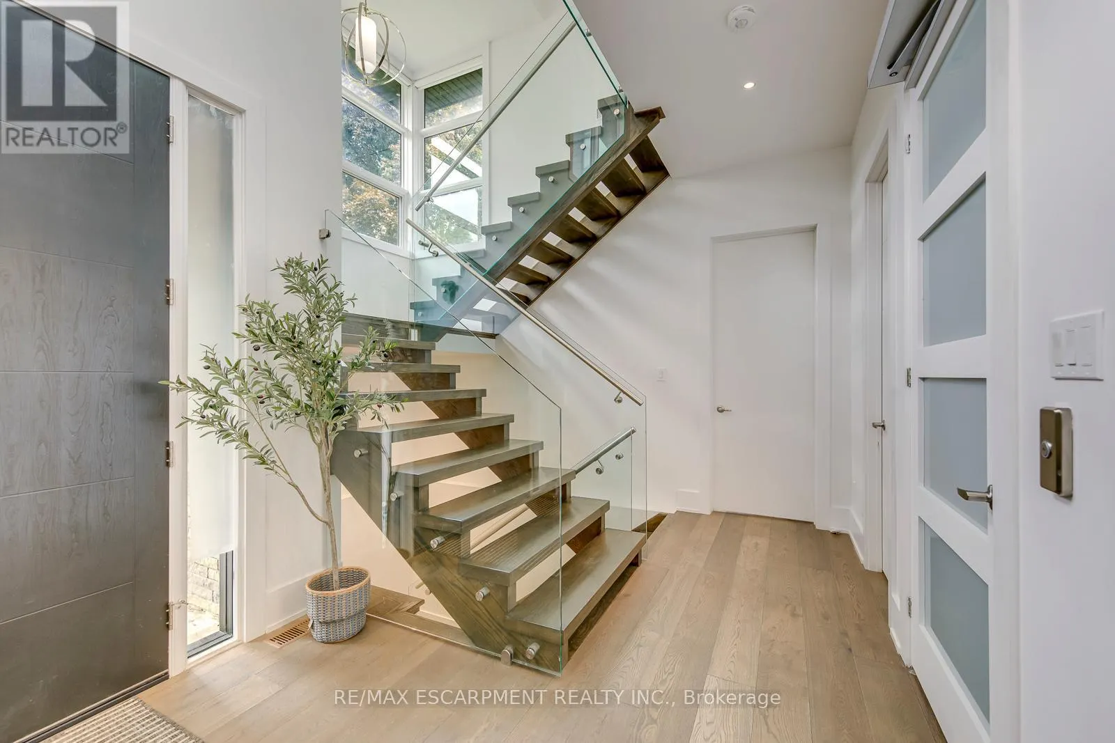 2104 DEVON ROAD
