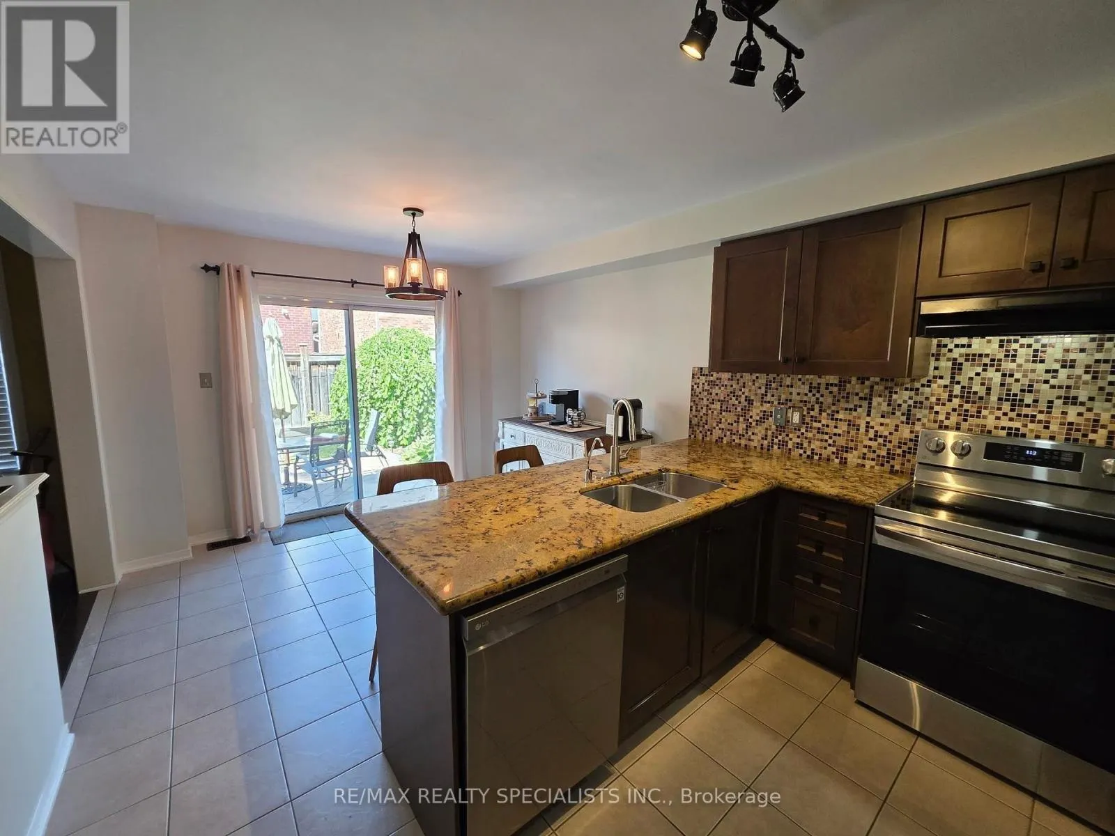 482 GRANT WAY
