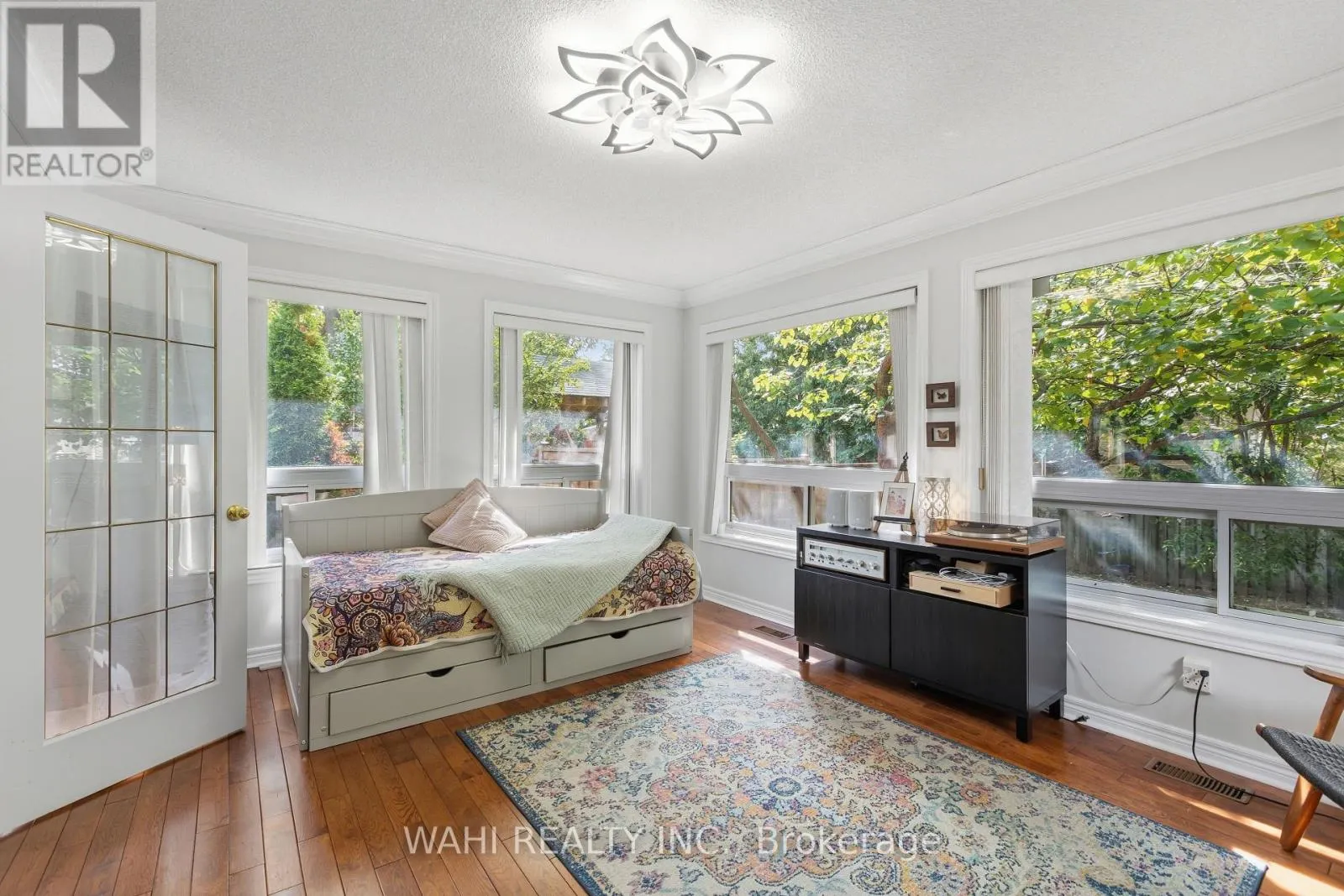 982 GLEN VIEW AVENUE