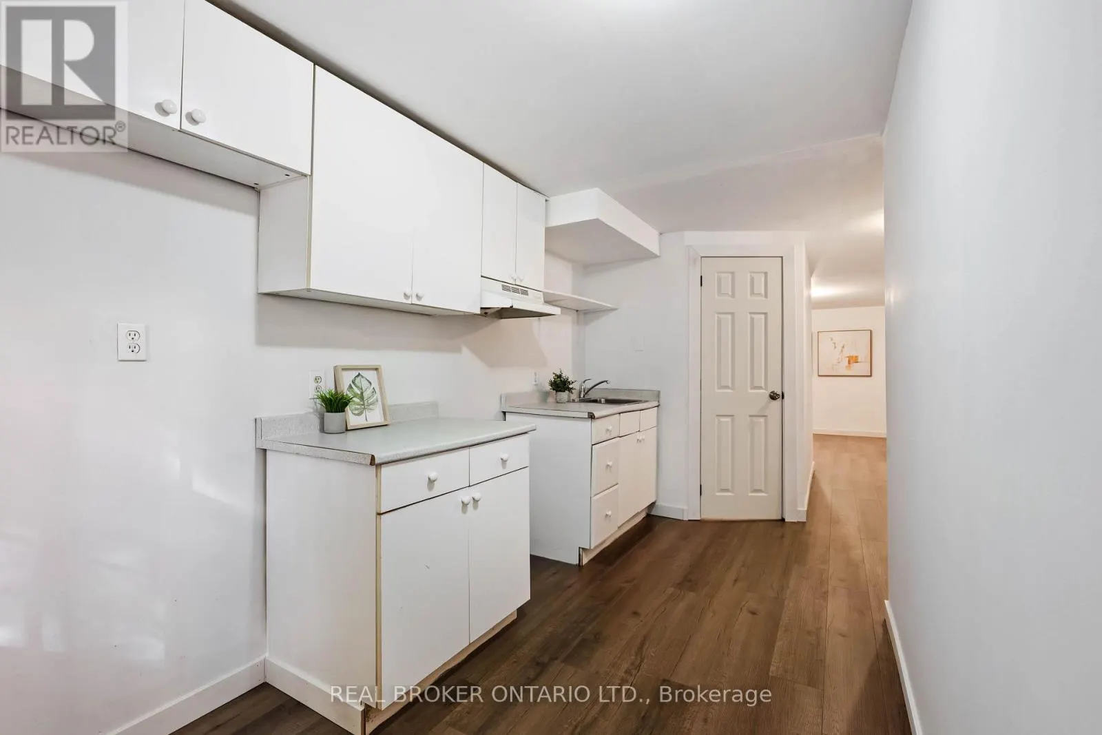 28 HILLSIDE DRIVE