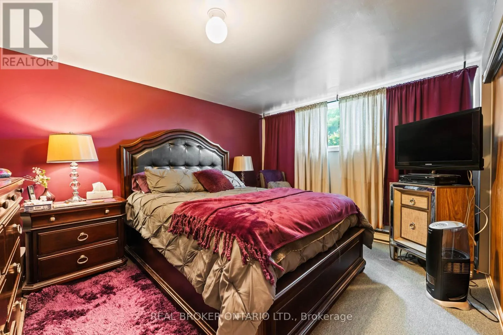 28 HILLSIDE DRIVE