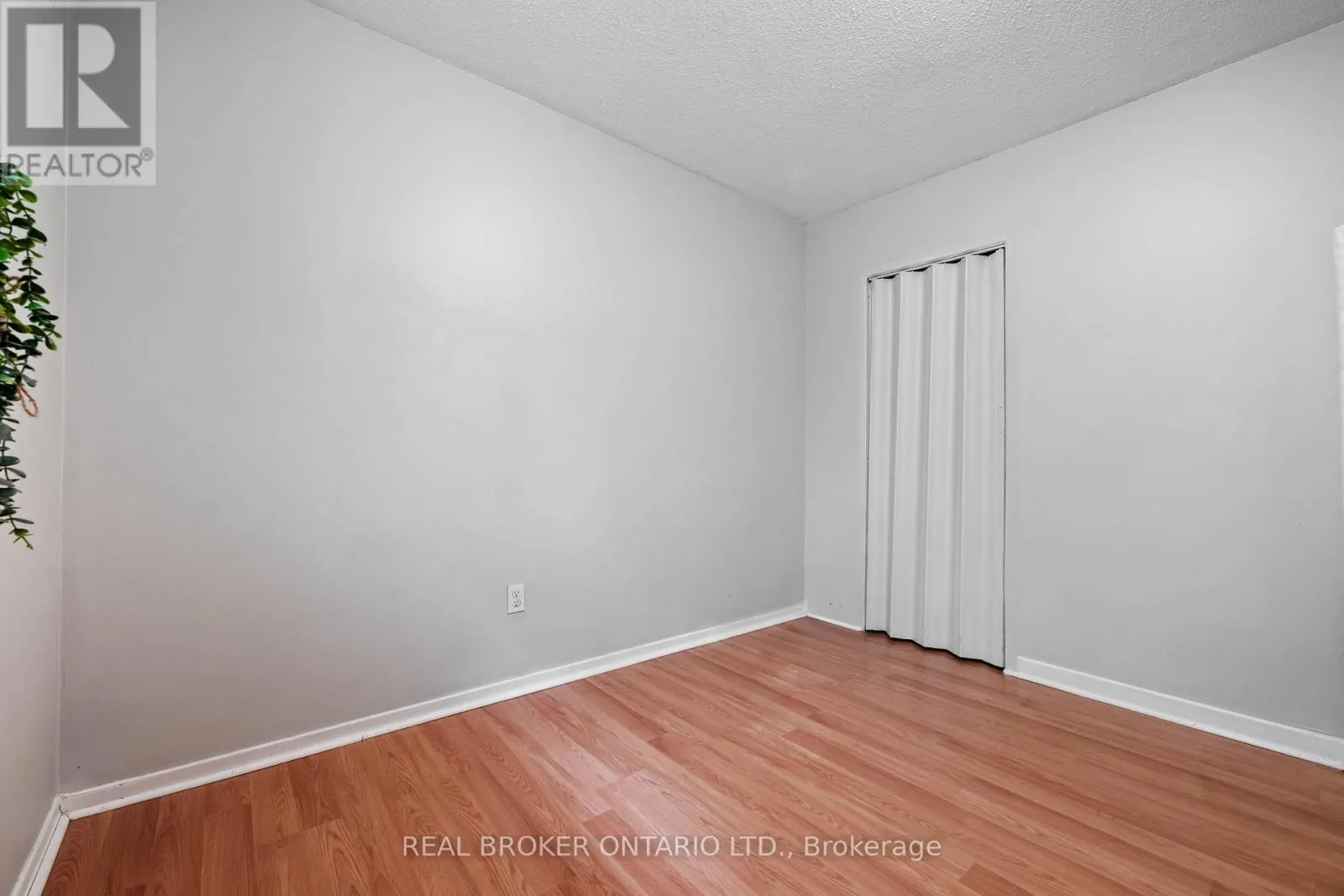 28 HILLSIDE DRIVE