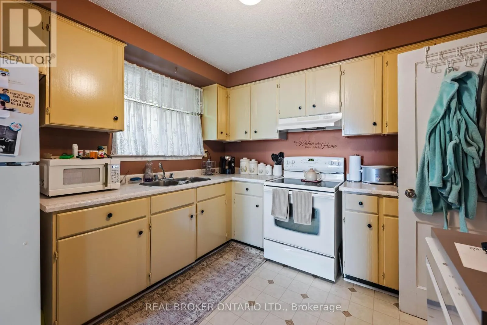 28 HILLSIDE DRIVE