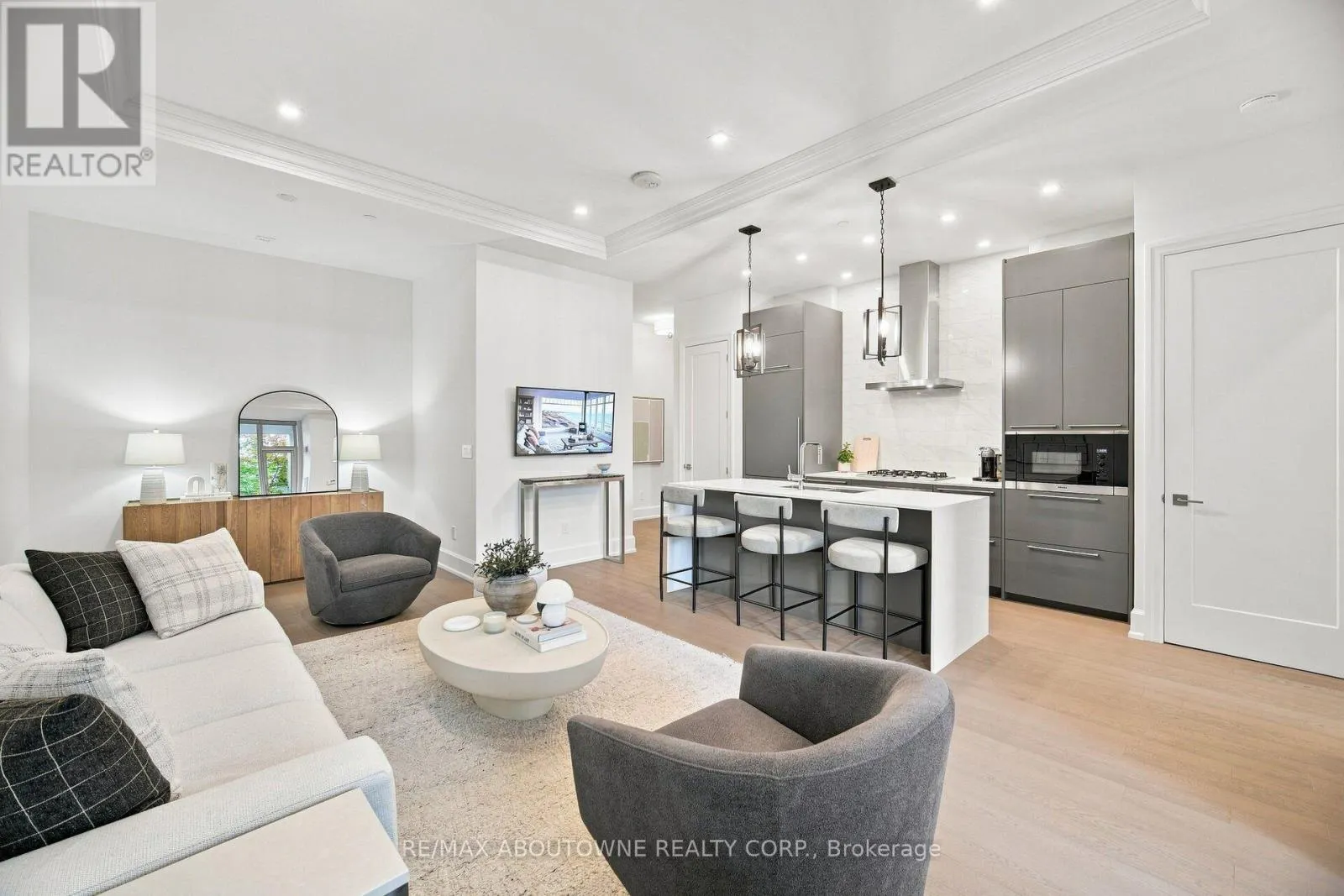 106 - 1441 ELGIN STREET