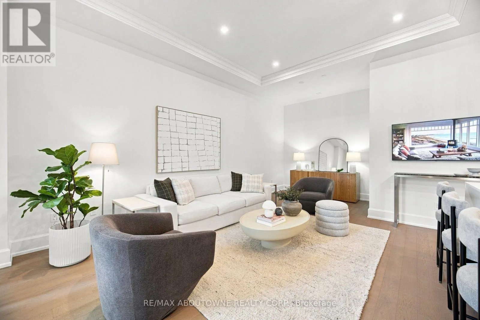 106 - 1441 ELGIN STREET
