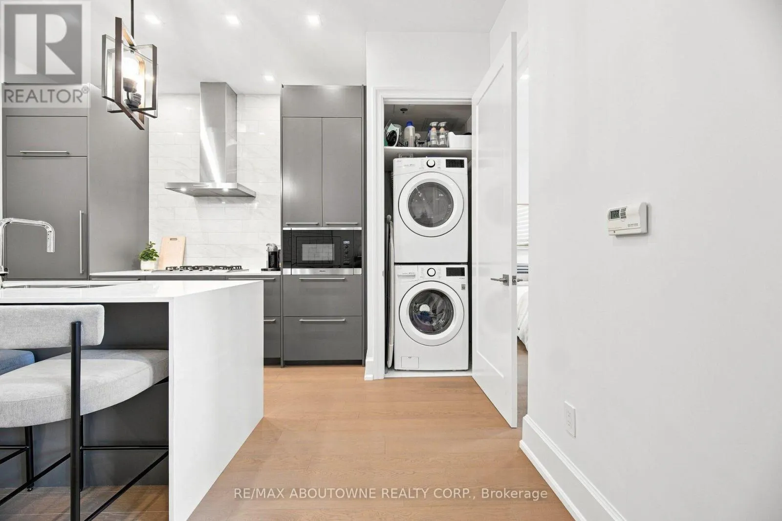 106 - 1441 ELGIN STREET