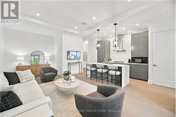 106 - 1441 ELGIN STREET