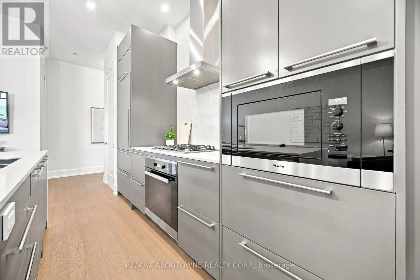 106 - 1441 ELGIN STREET