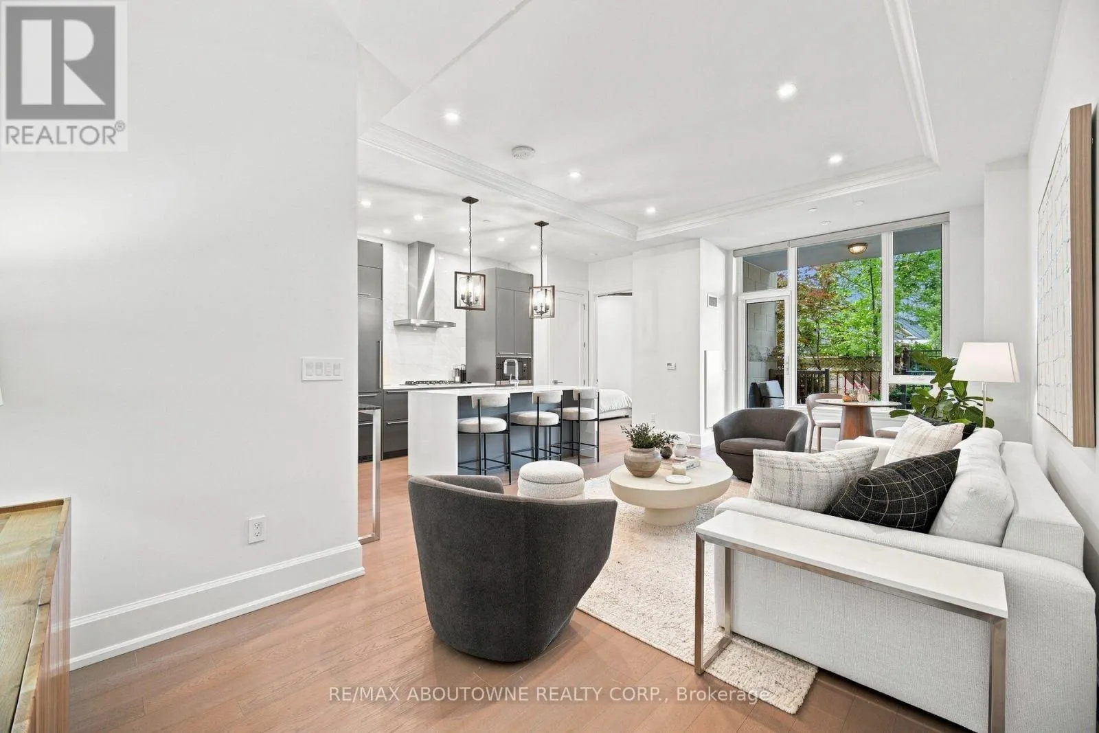106 - 1441 ELGIN STREET