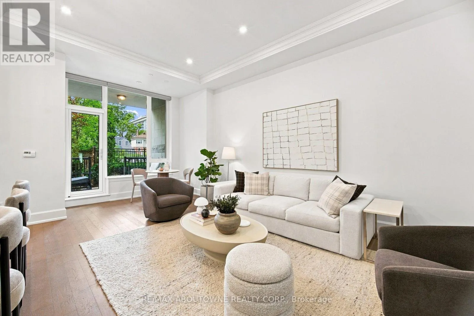 106 - 1441 ELGIN STREET