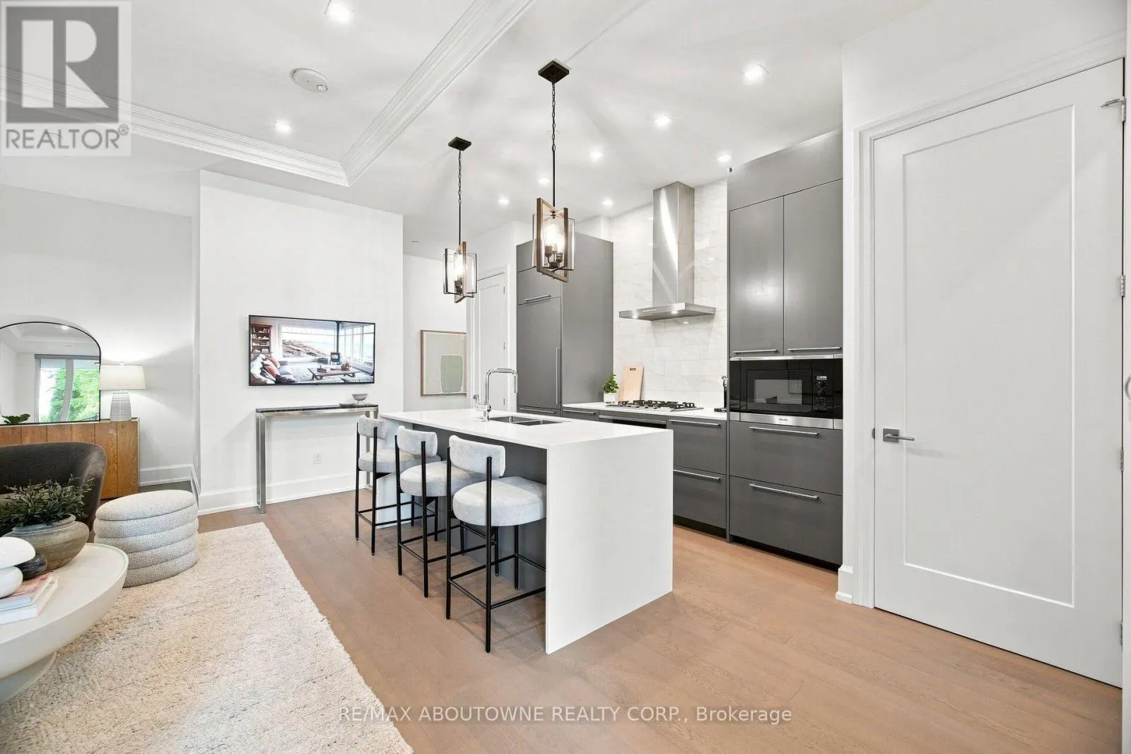 106 - 1441 ELGIN STREET