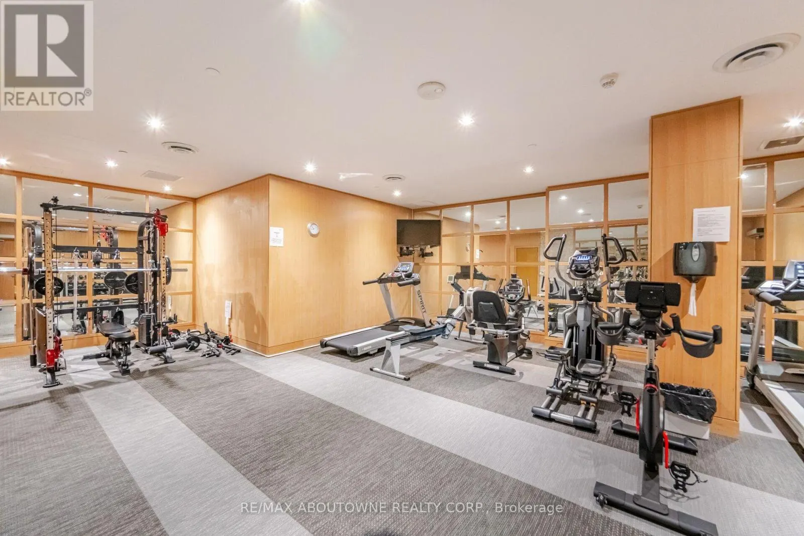 106 - 1441 ELGIN STREET
