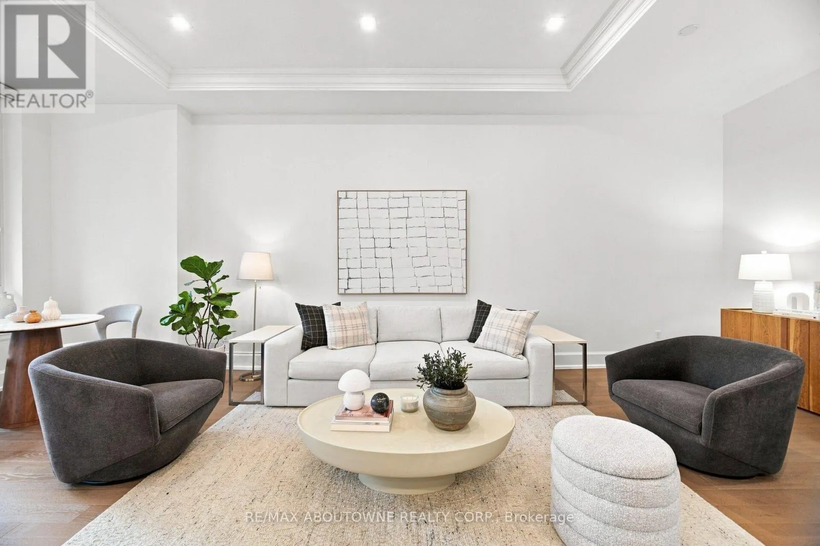 106 - 1441 ELGIN STREET