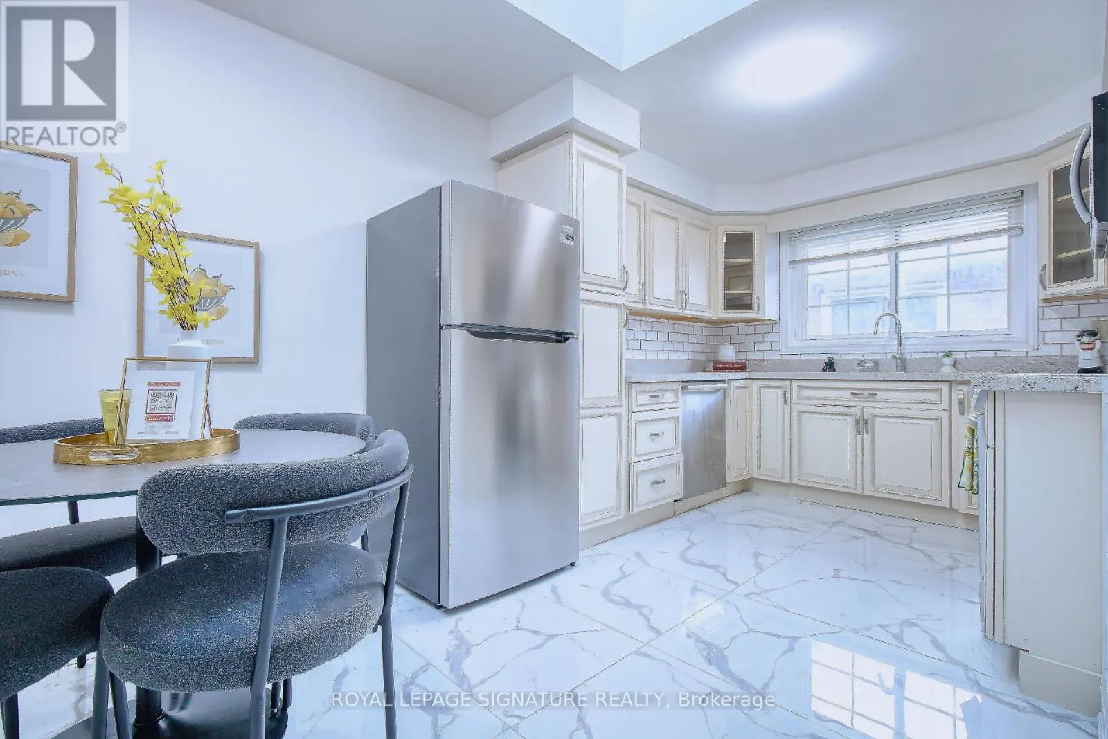 1414 HARMSWORTH SQUARE