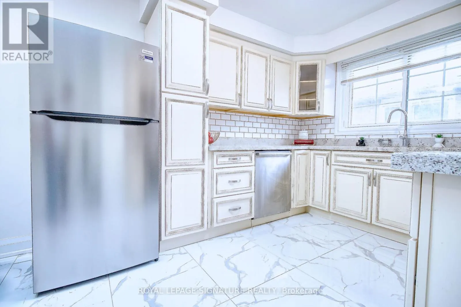 1414 HARMSWORTH SQUARE