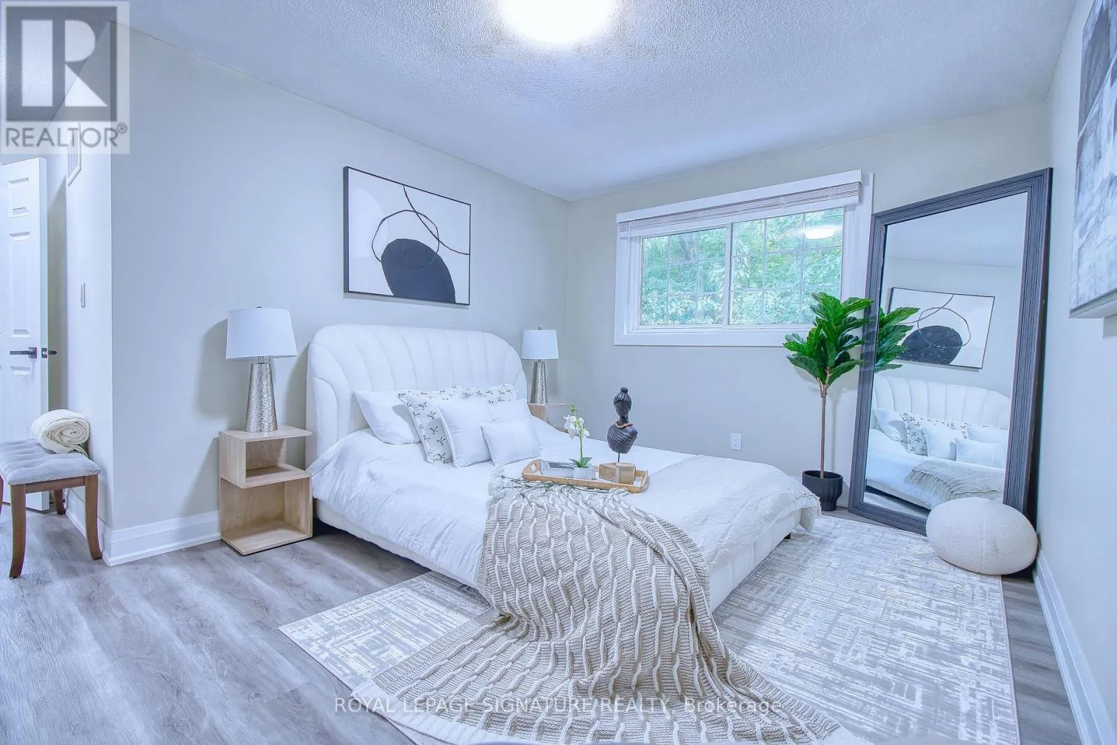 1414 HARMSWORTH SQUARE