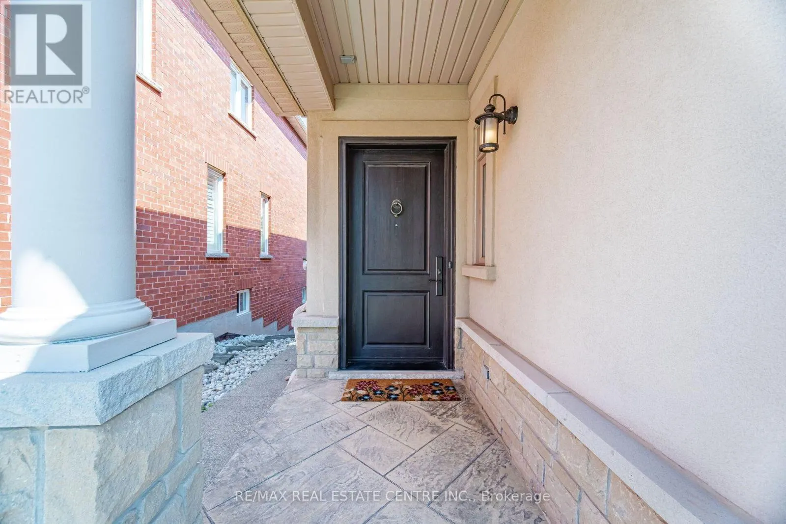 2425 QUETICO CRESCENT