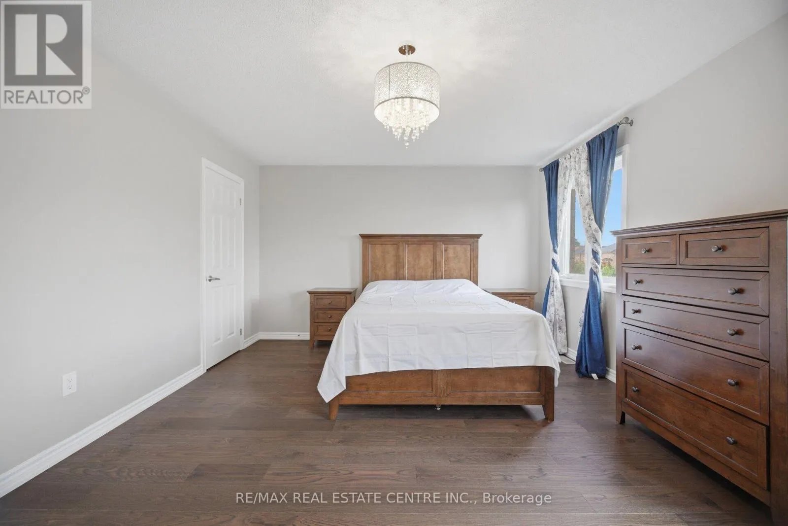 2425 QUETICO CRESCENT