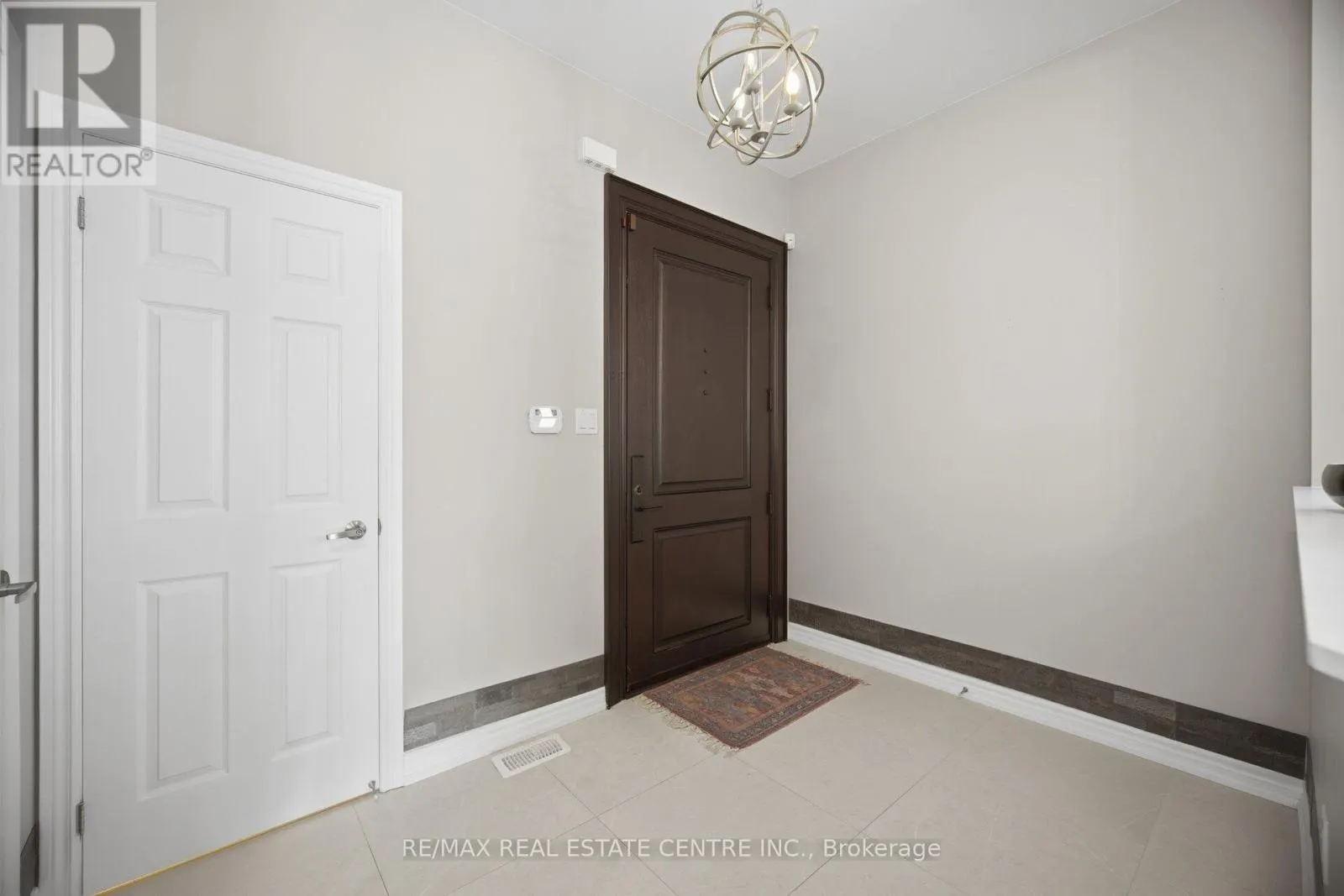 2425 QUETICO CRESCENT