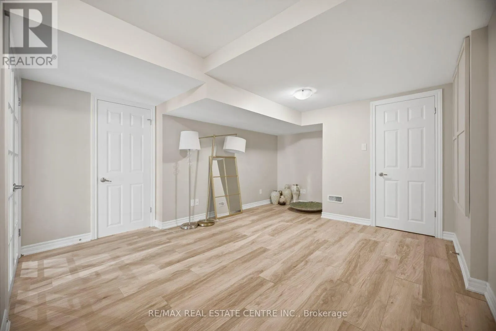 2425 QUETICO CRESCENT