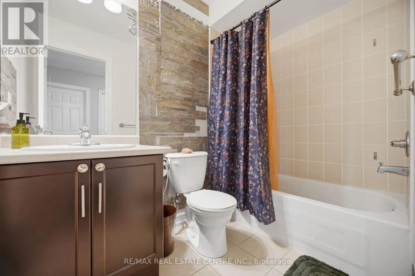 2425 QUETICO CRESCENT