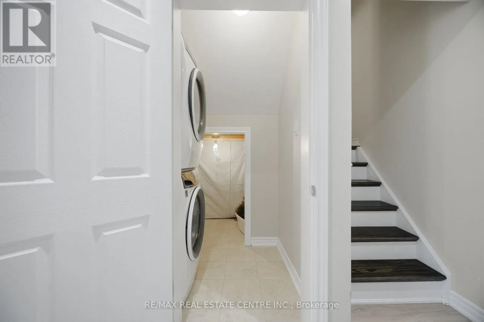 2425 QUETICO CRESCENT