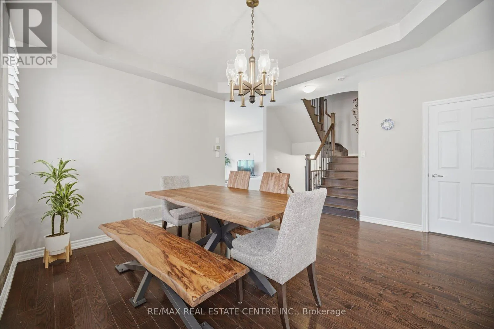 2425 QUETICO CRESCENT