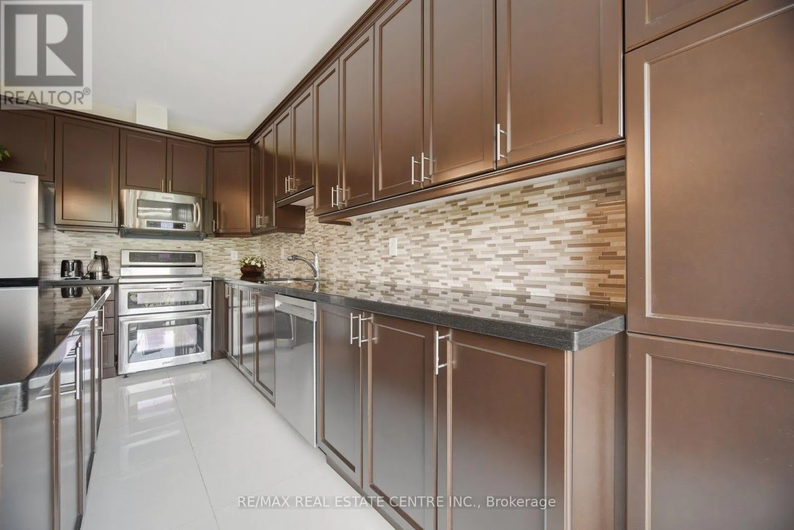 2425 QUETICO CRESCENT
