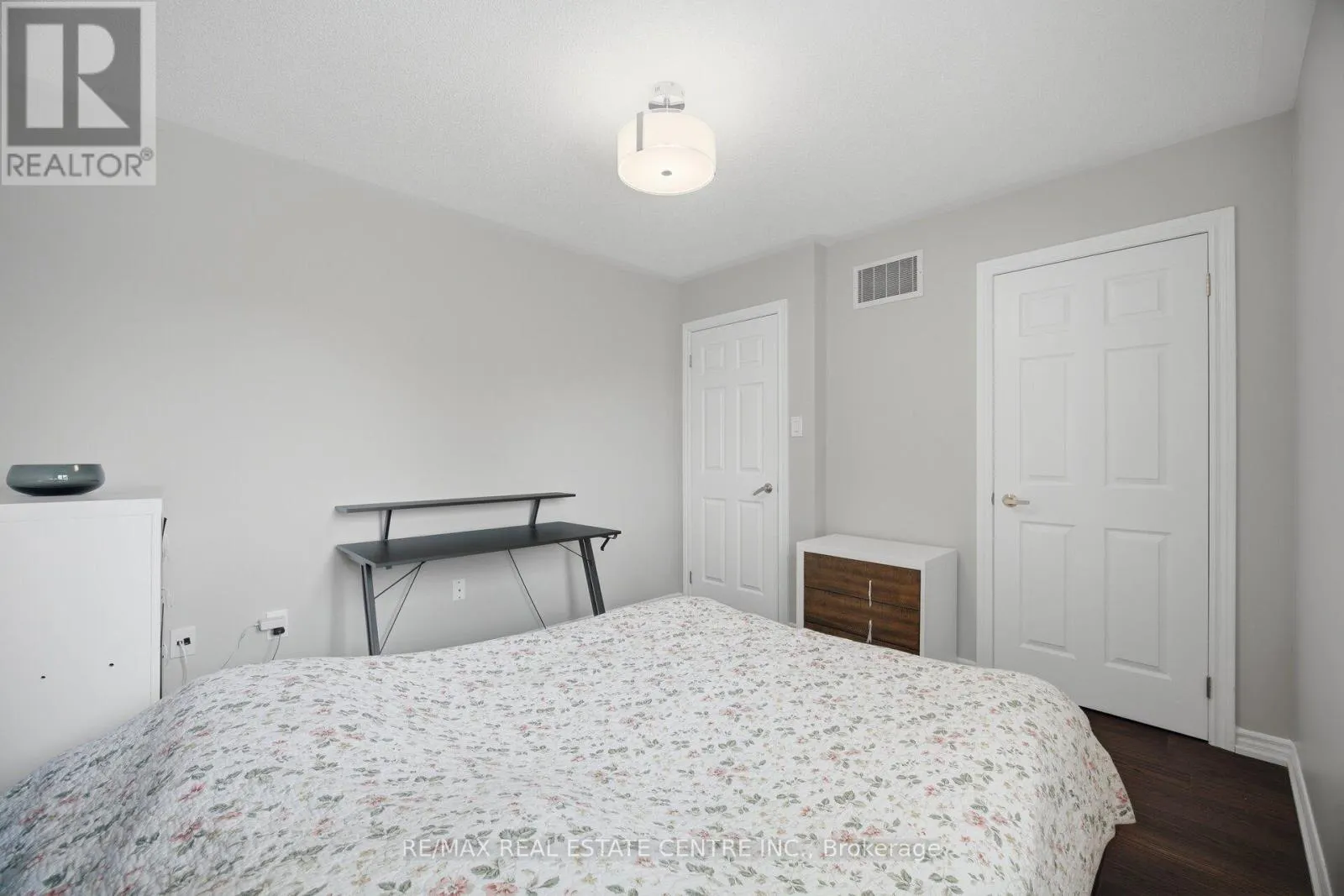 2425 QUETICO CRESCENT