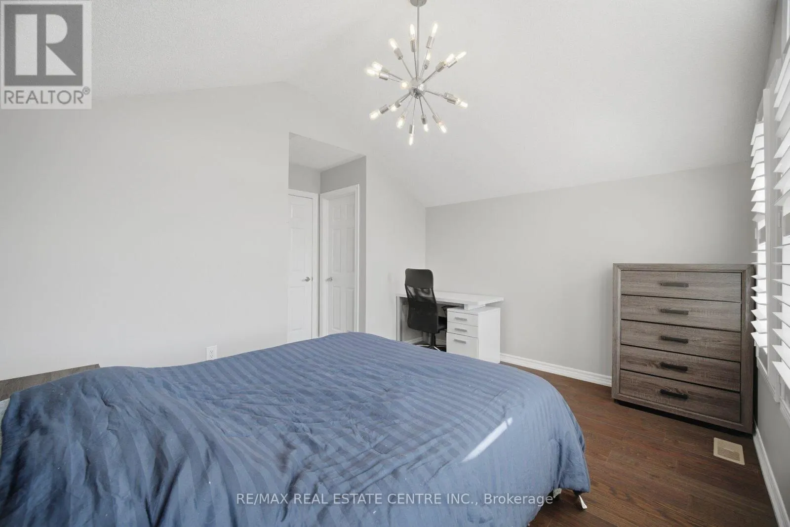 2425 QUETICO CRESCENT