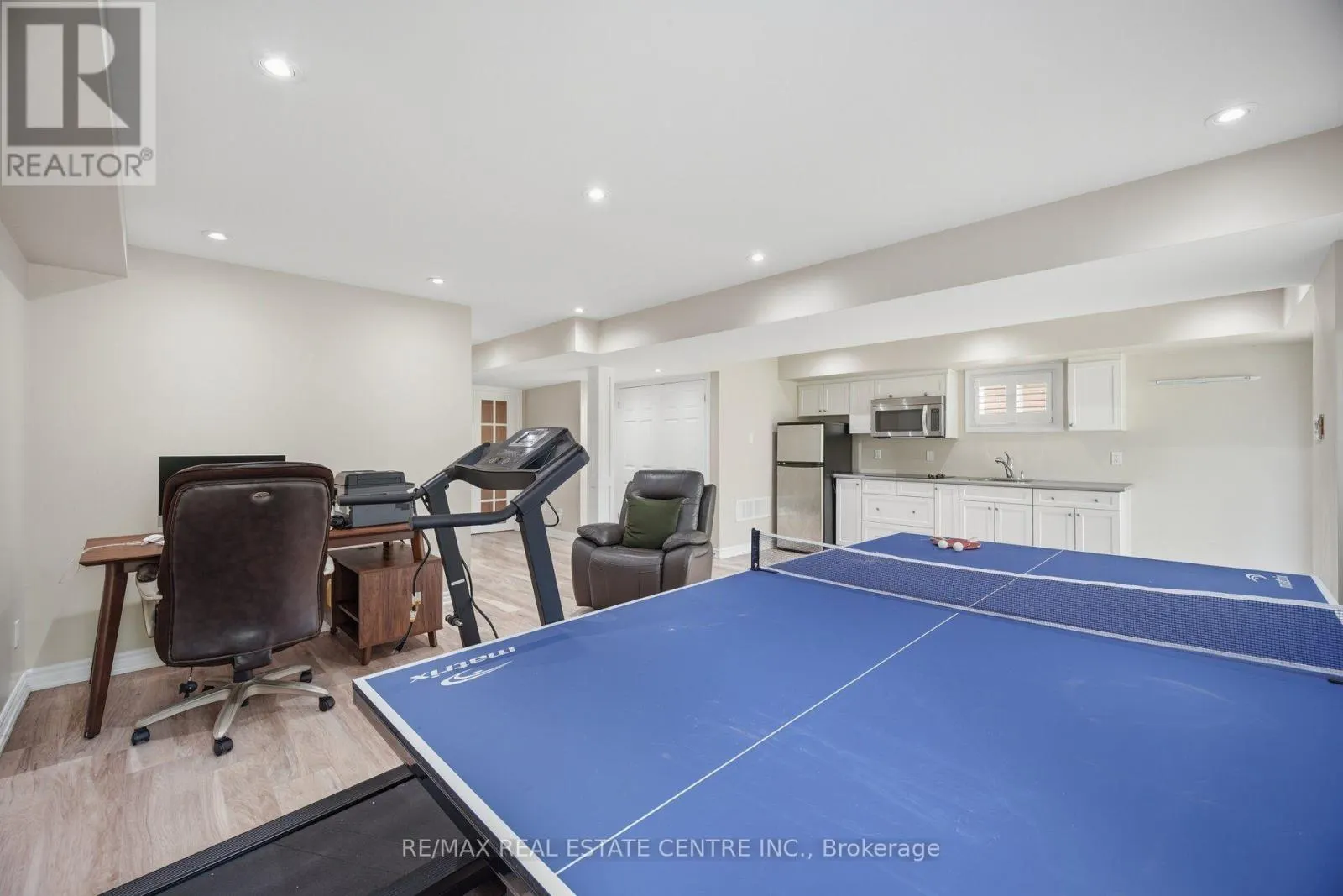 2425 QUETICO CRESCENT