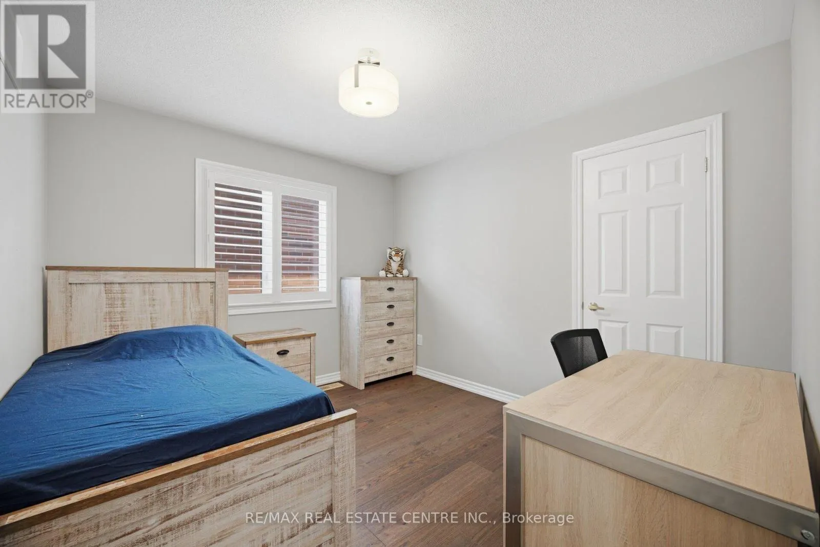 2425 QUETICO CRESCENT