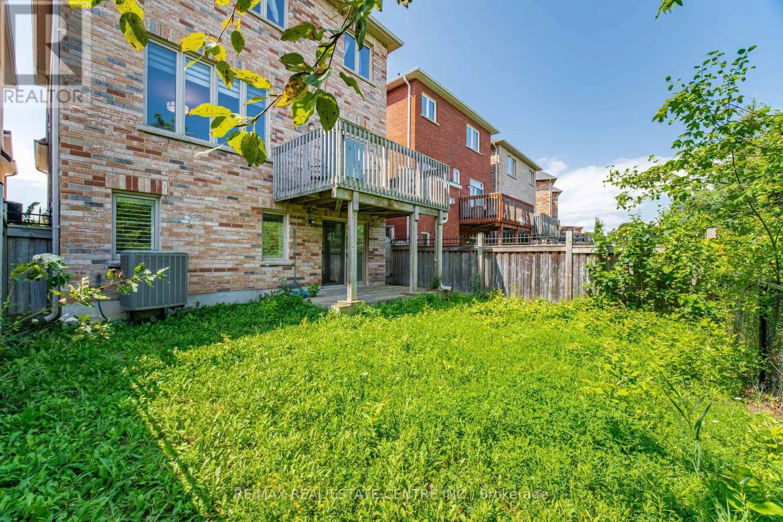 2425 QUETICO CRESCENT