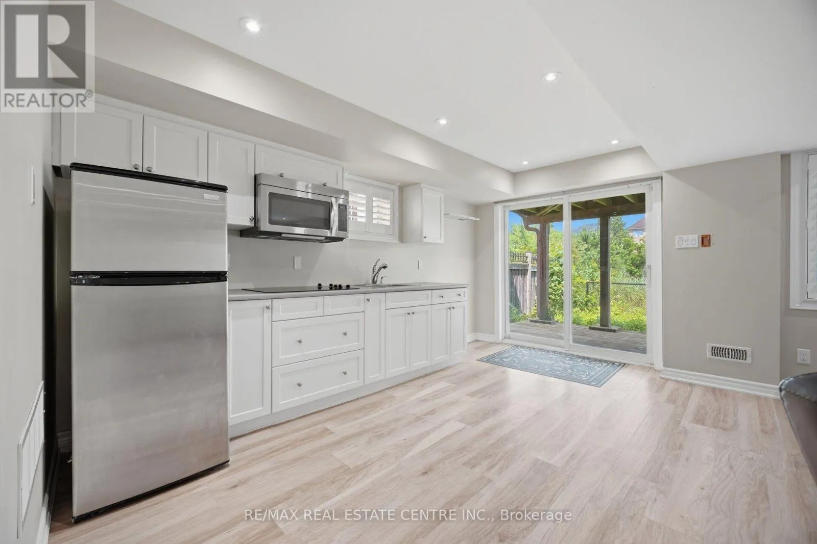 2425 QUETICO CRESCENT