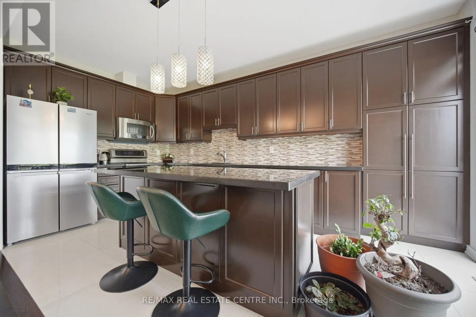 2425 QUETICO CRESCENT