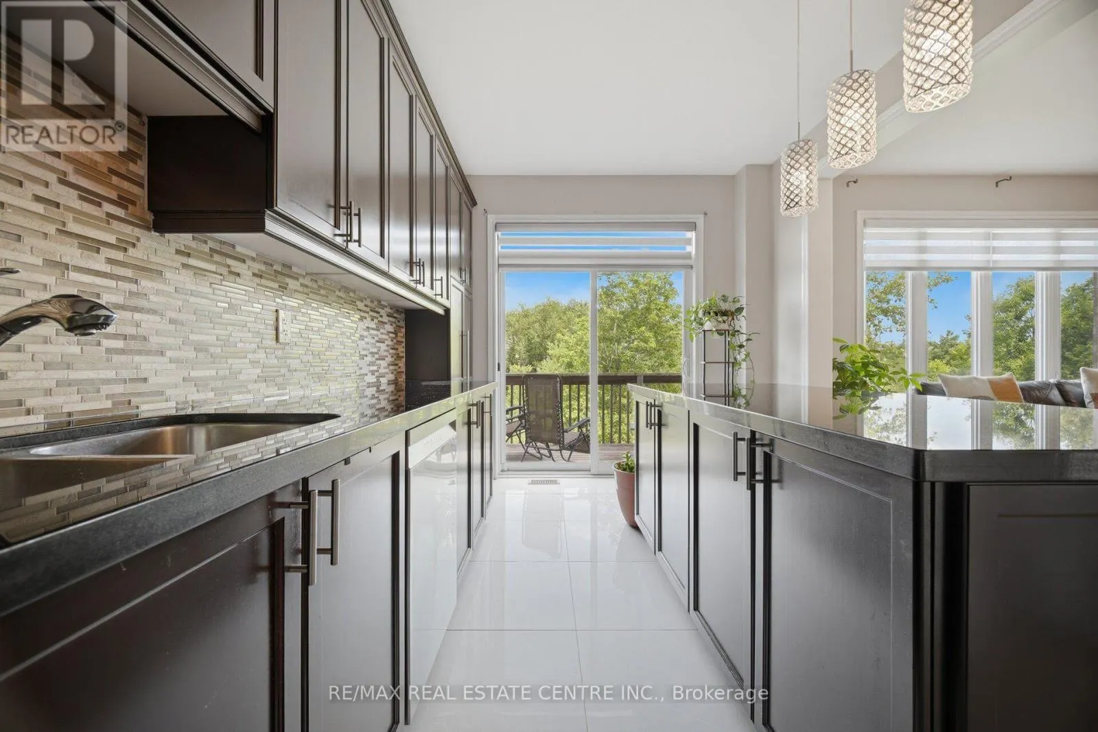 2425 QUETICO CRESCENT