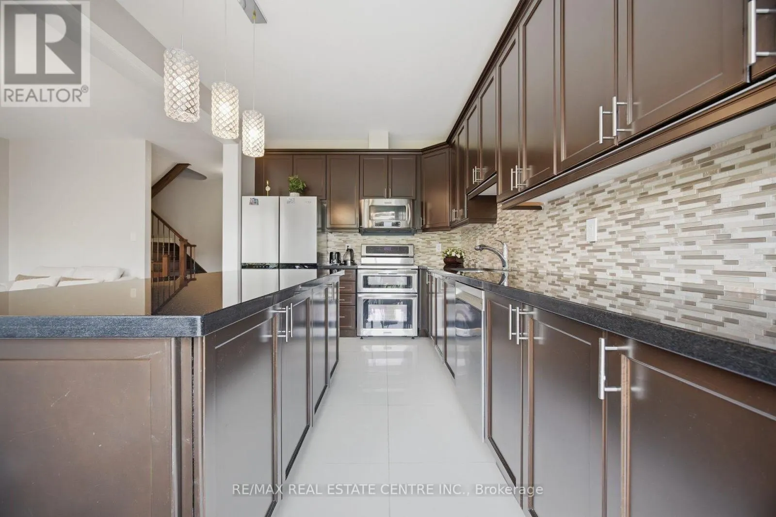 2425 QUETICO CRESCENT