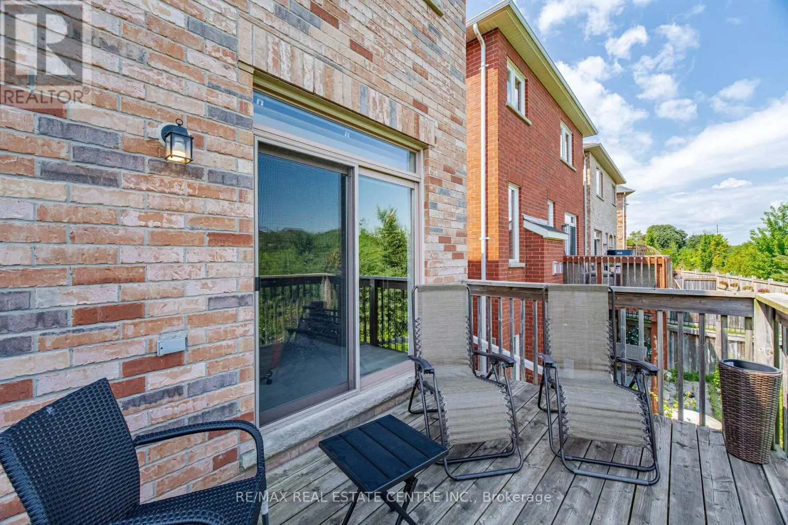 2425 QUETICO CRESCENT
