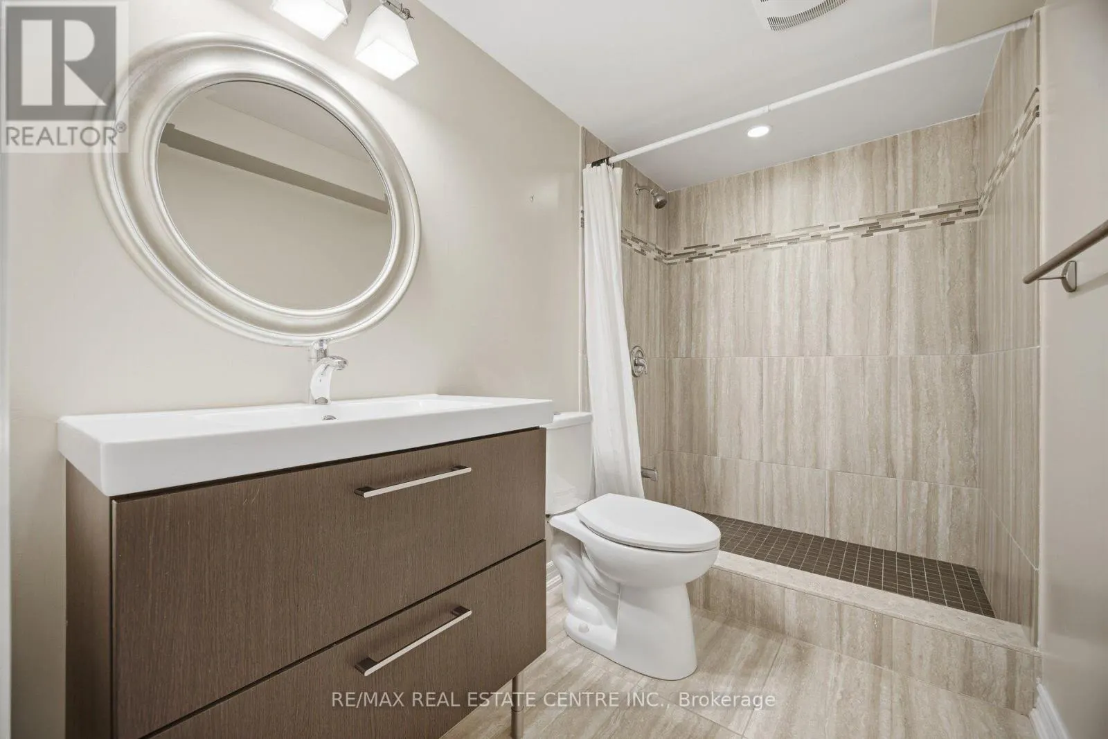 2425 QUETICO CRESCENT