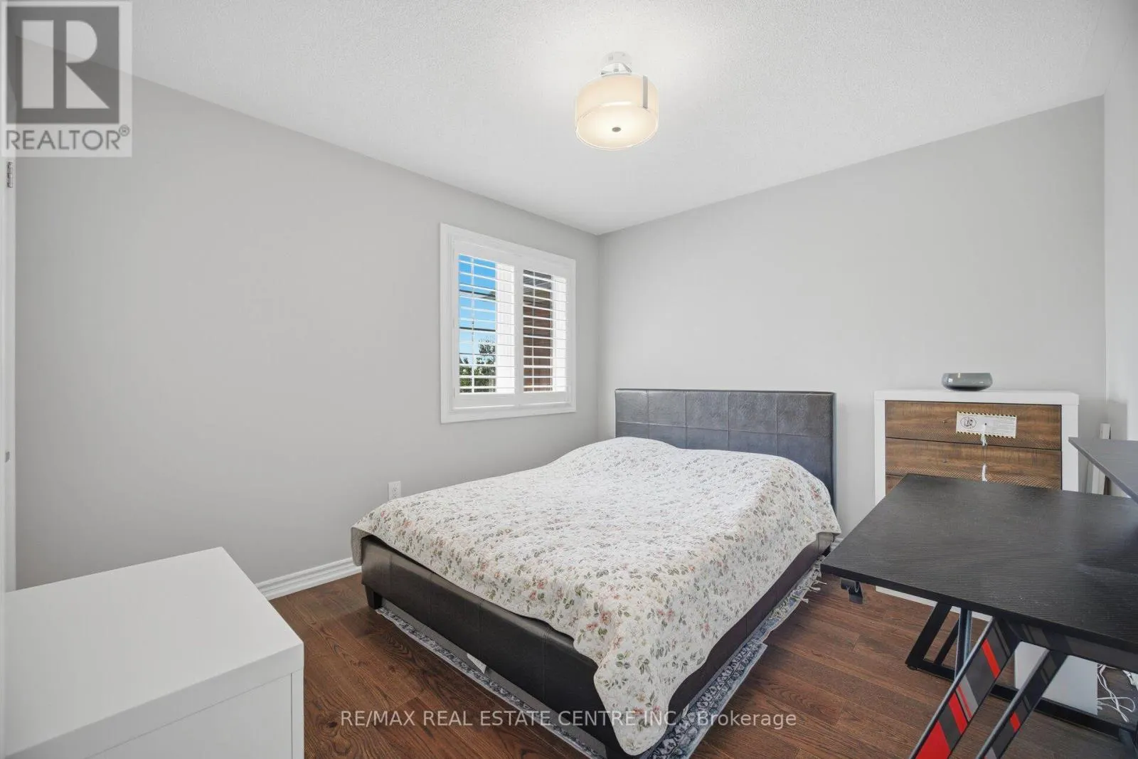 2425 QUETICO CRESCENT
