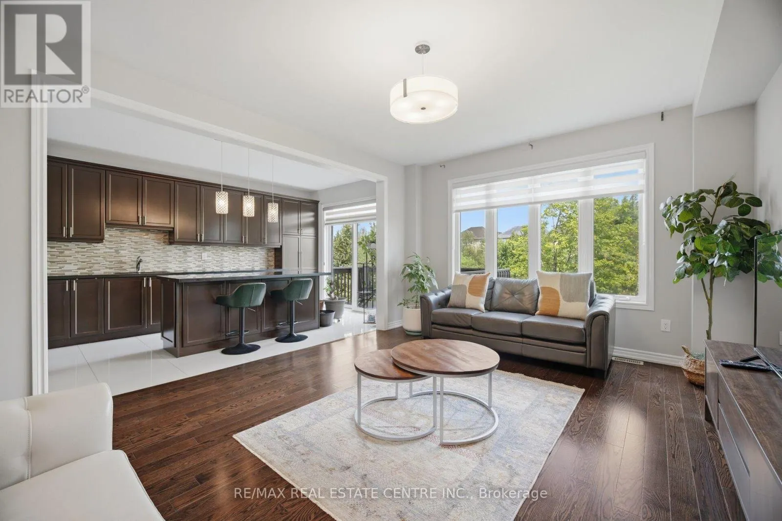 2425 QUETICO CRESCENT