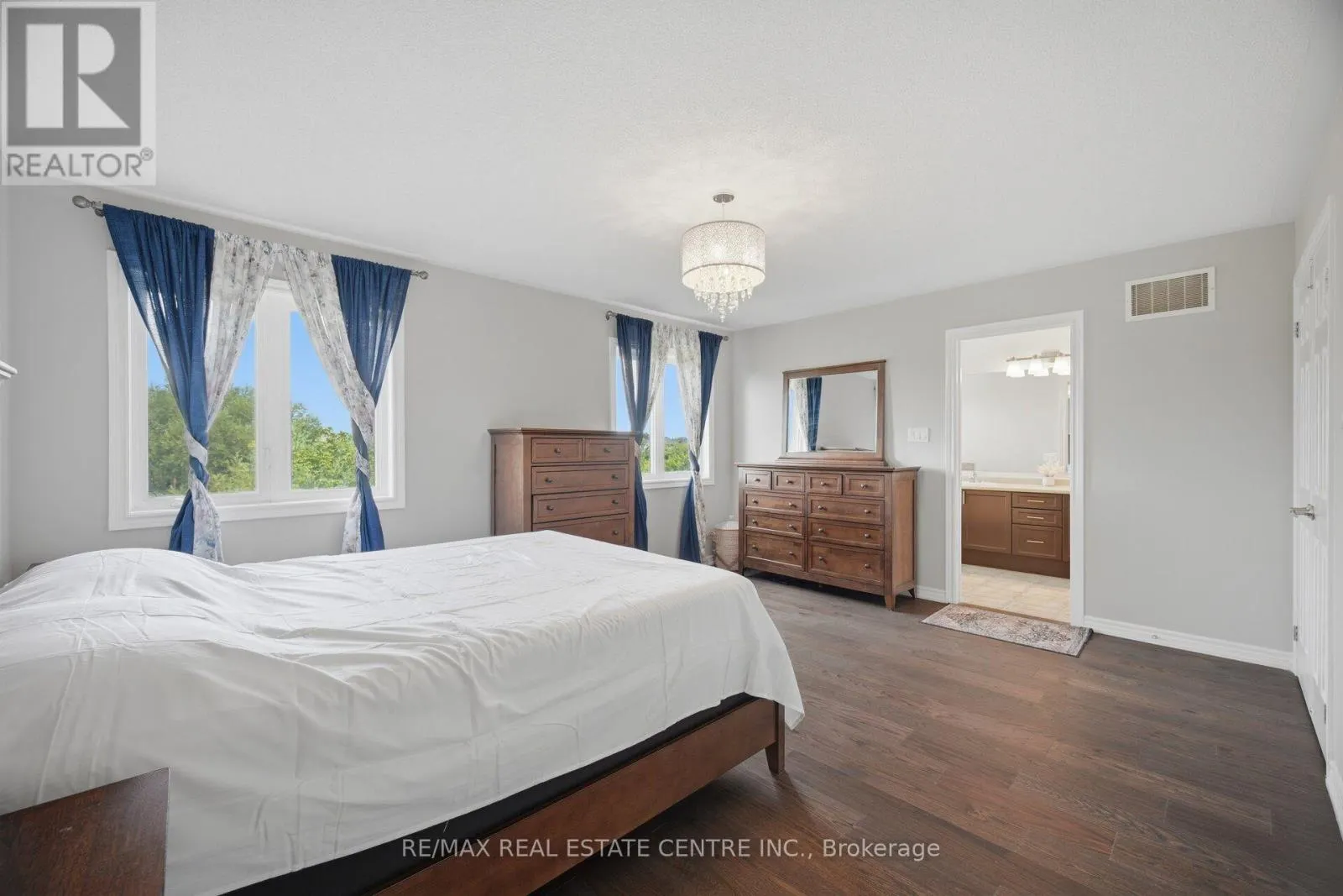 2425 QUETICO CRESCENT
