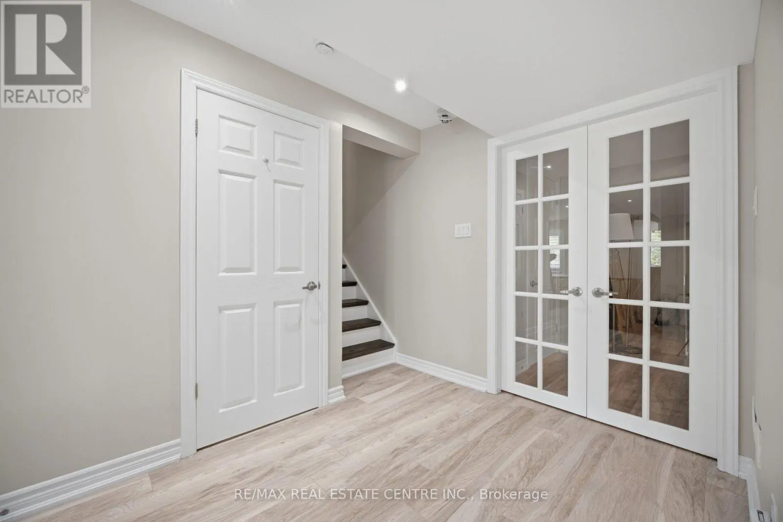 2425 QUETICO CRESCENT