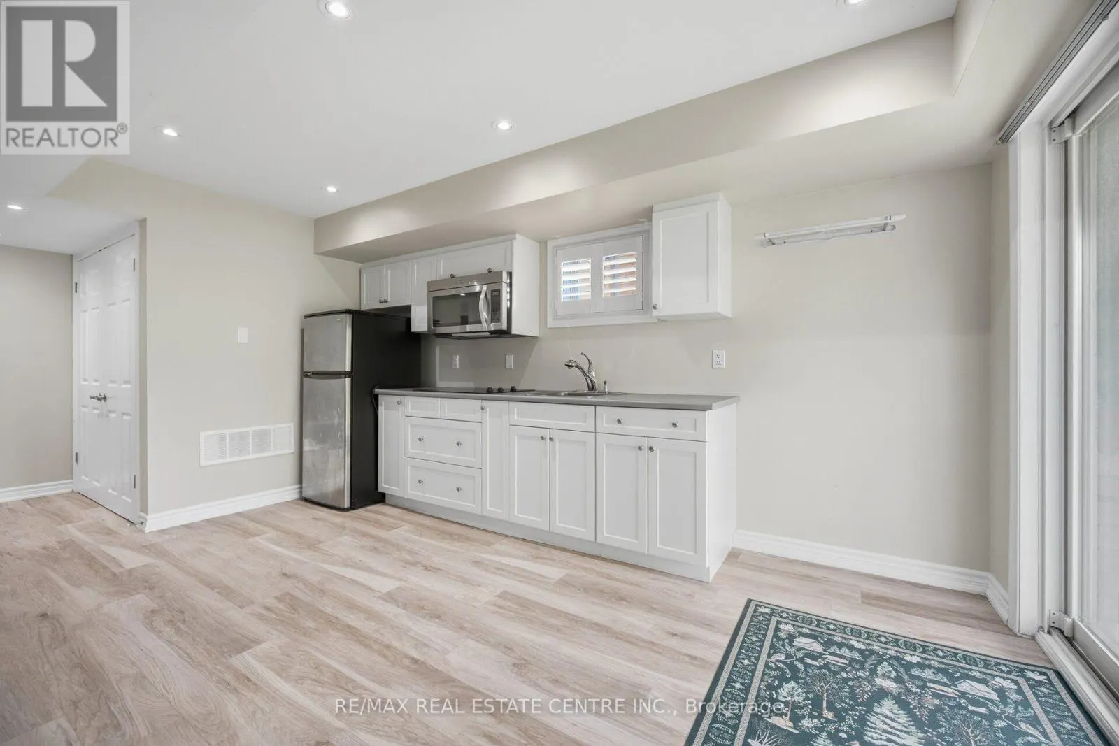 2425 QUETICO CRESCENT