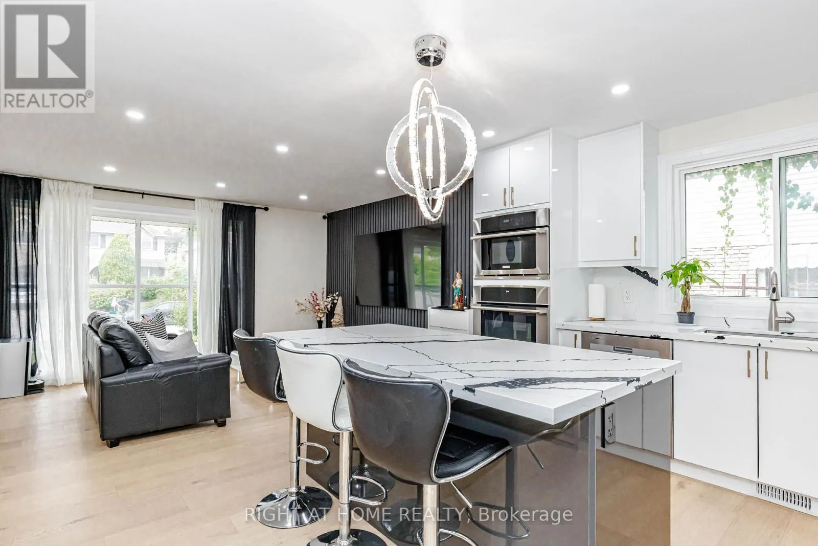2358 ARNOLD CRESCENT